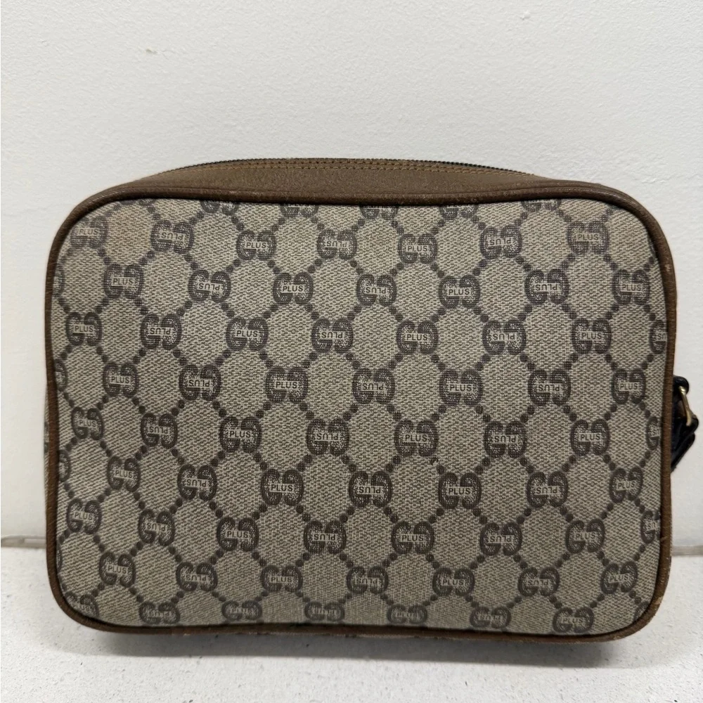 Vintage GUCCI Plus GG Clutch with Wrist Strap - Picture 4 of 14